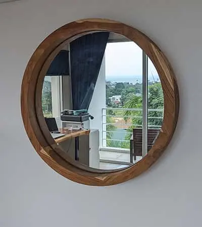 Mirror detail